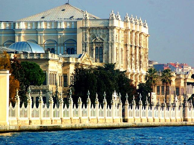 Dolmabahçe-Palace-0