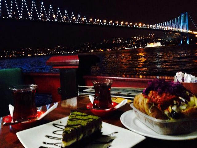 Istanbul-Bosphorus-Cafes-4
